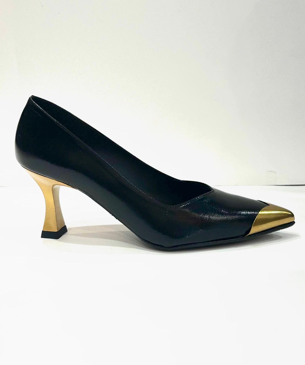 Tacón negro y dorado Daniela Vega - Imagen 4